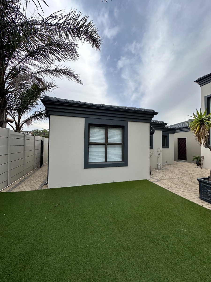 To Let 2 Bedroom Property for Rent in Sandown Western Cape
